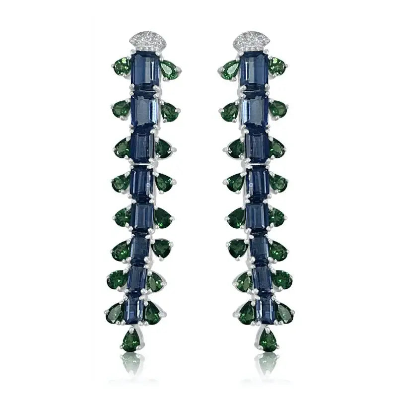 Aretes largos de cianita con tsavorita y diamantes