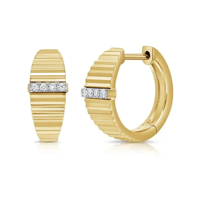Aretes de oro amarillo flute con diamantes