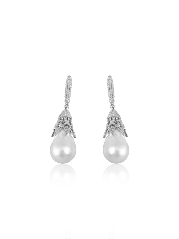 This pair of earrings are perfect for Diamonds & Baroque Pearl, this design gives the piece an elegant touch.  Diamond: 2.14 ct Pearl Barroque: 60.38 Silver with Rhodium Plated weight: 8.28 grams Gold Post