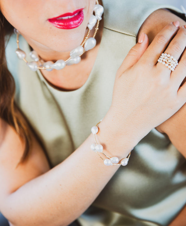 Beautiful Yellow Gold & Baroque Pearl Necklace and Bracelet