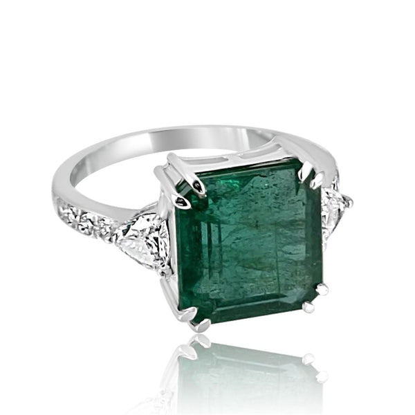 14K White Gold Emerald with Trillion Cut Diamond Ring  14K White Gold weight: 2.31 grams Diamonds: 0.66 ct Emeralds: 5.550 ct