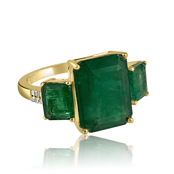 14K Yellow Gold Emerald Teardrop & Diamonds Ring  Emeralds: 7.32 ct Diamonds: 0.13 ct 14K Yellow Gold weight: 3.77 grams