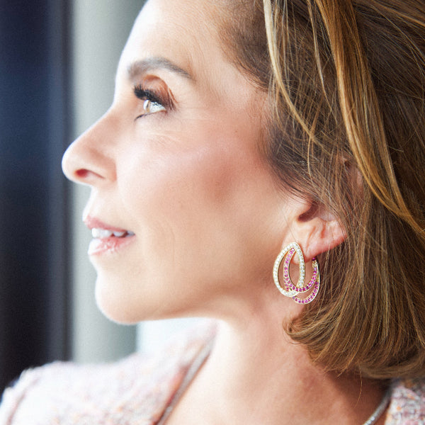 Aretes de rubí y diamantes con oro amarillo