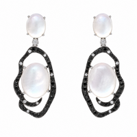 Aretes de madreperla con diamante negro