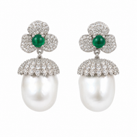 Aretes de diamantes estilo flor con esmeralda y perla barroca