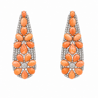 Aretes largos con flores de coral y diamantes 