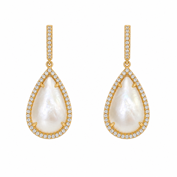 Aretes gota de madreperla con oro amarillo de 14 quilates