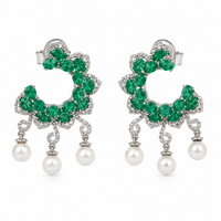 Aretes estilo media luna con esmeralda, perlas y diamantes
