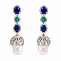 Aretes de perlas barrocas con cianita, esmeralda y diamantes