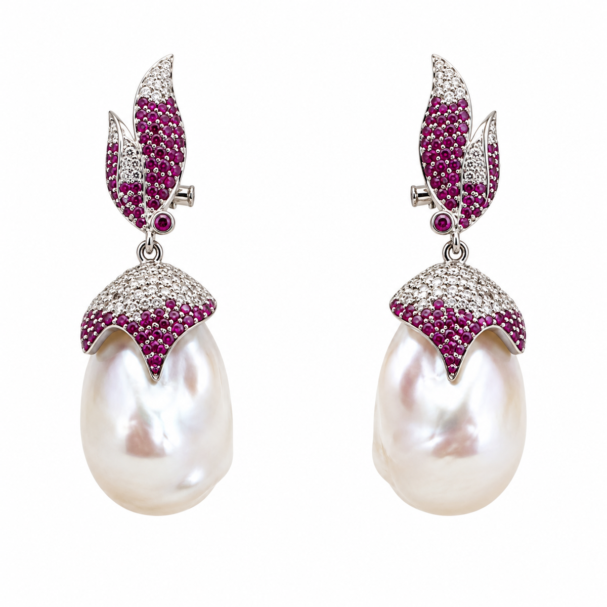 Aretes con perlas barrocas, rubí y diamantes en estilo hoja