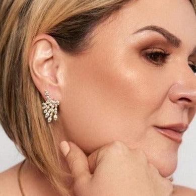 Aretes trepadores en cascada de oro amarillo 14K con diamantes