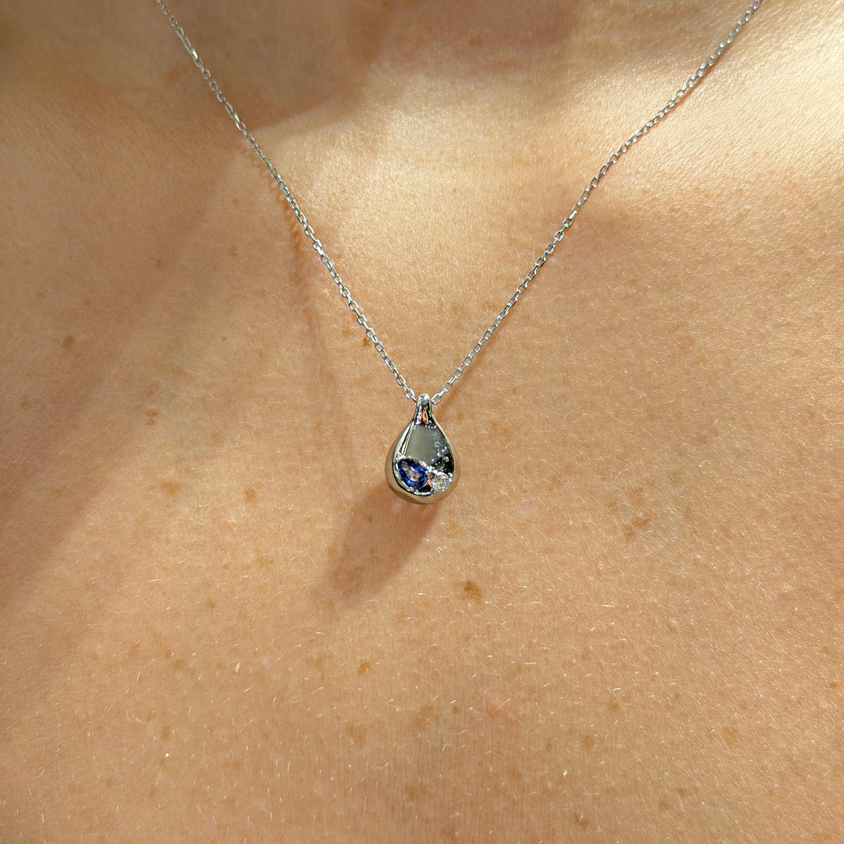 Set Drop Blue Sapphire and Diamonds Necklace & Earrings