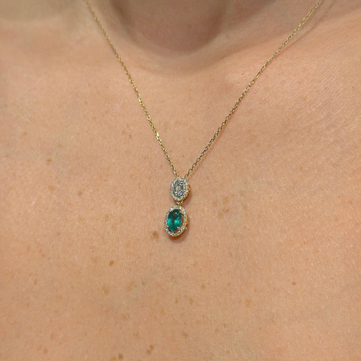 Set Emerald and Diamonds Necklace & Earrings