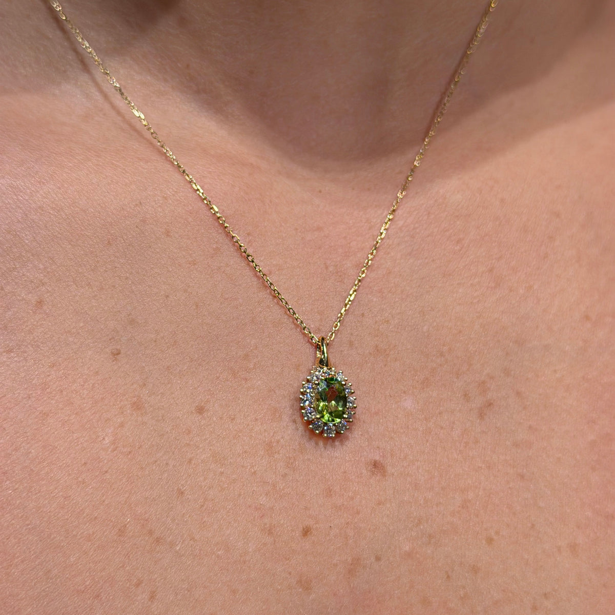 Set Peridot and Diamonds Necklace & Earrings
