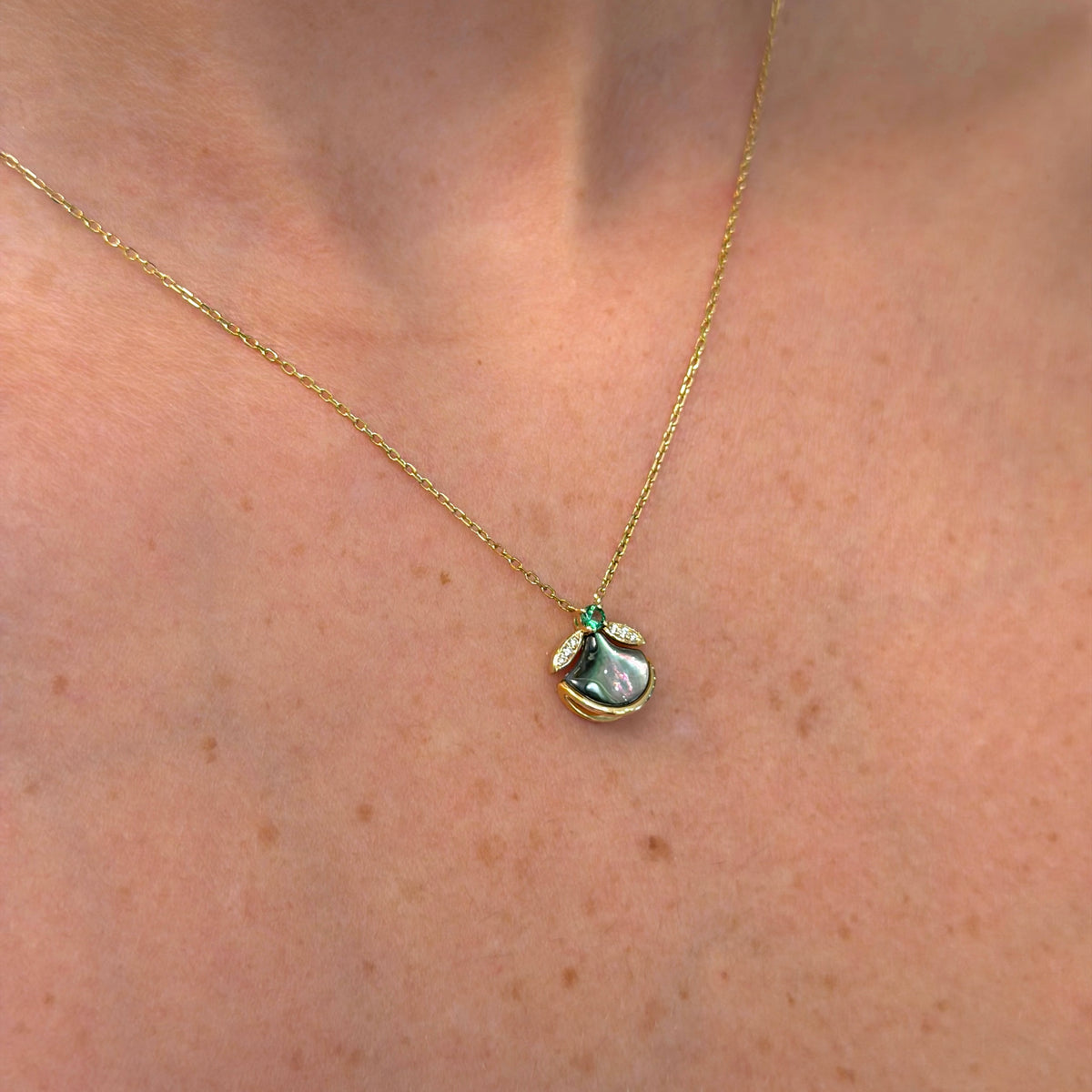 Set Mother of Pearl and Tsavorite Necklace & Earrings