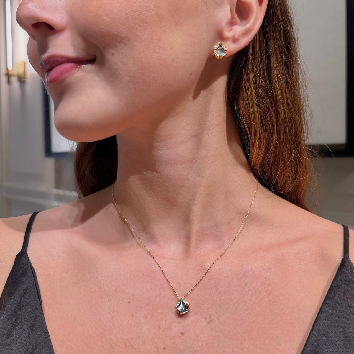 Set Mother of Pearl and Tsavorite Necklace & Earrings