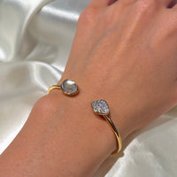18K Yellow Gold and Diamonds Bangle Bracelet