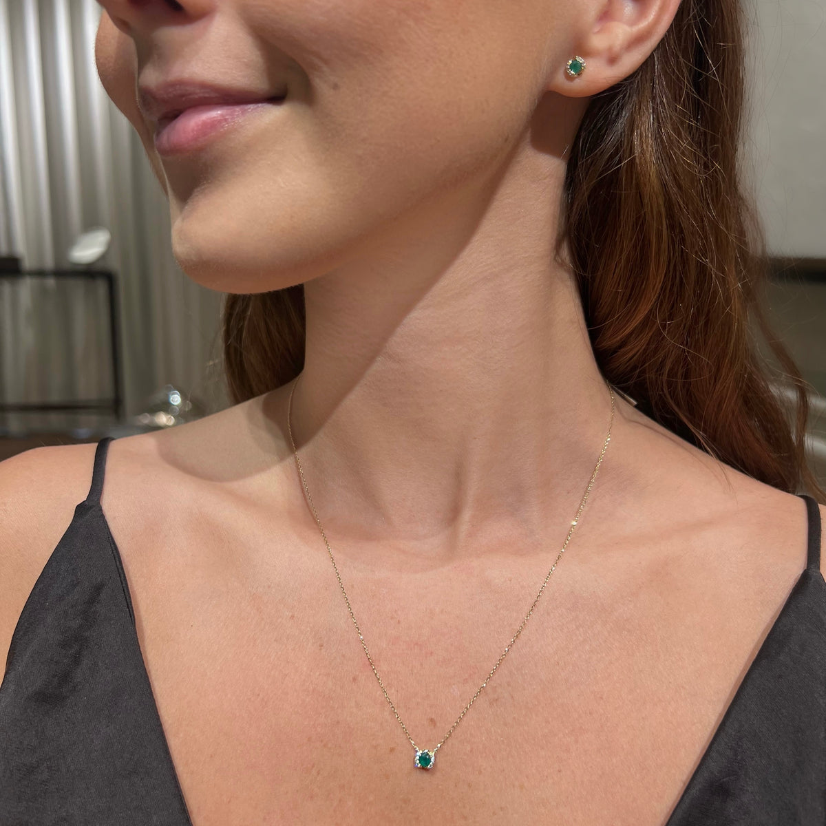 Set Round Emerald and Diamonds Necklace & Earrings