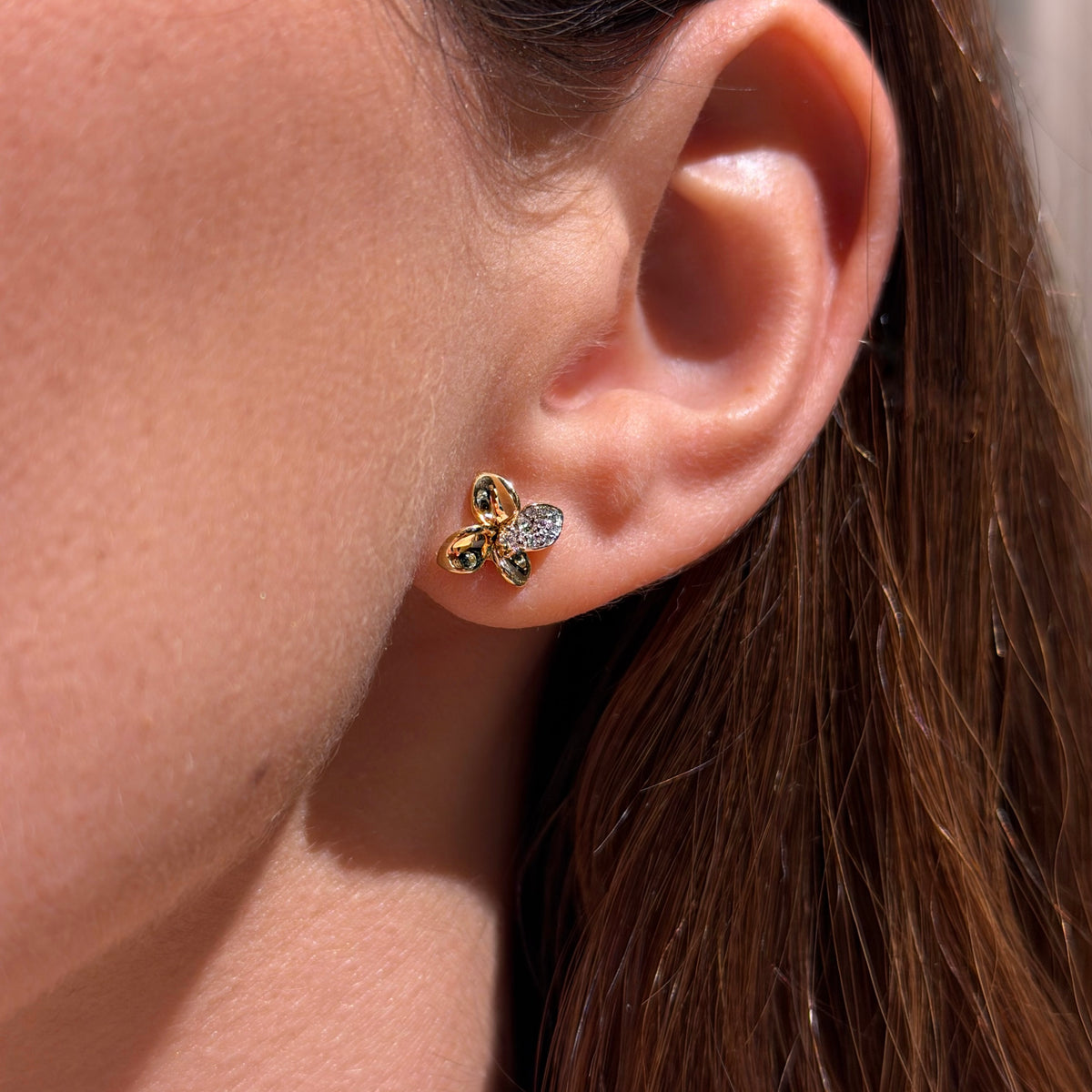Aretes de flor con oro amarillo y diamantes 