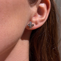 Set Flower and Diamonds on 18K White Gold Necklace & Earrings