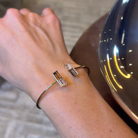 Brazalete de oro rosa con topacio blanco y ahumado