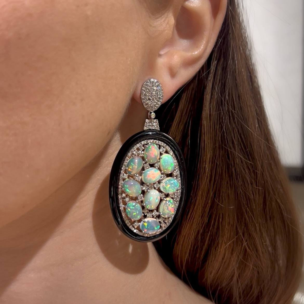 Aretes largos de ópalo etíope con diamantes