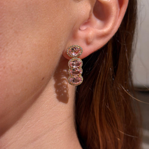 Aretes de morganita y diamantes con oro amarillo de 18 quilates