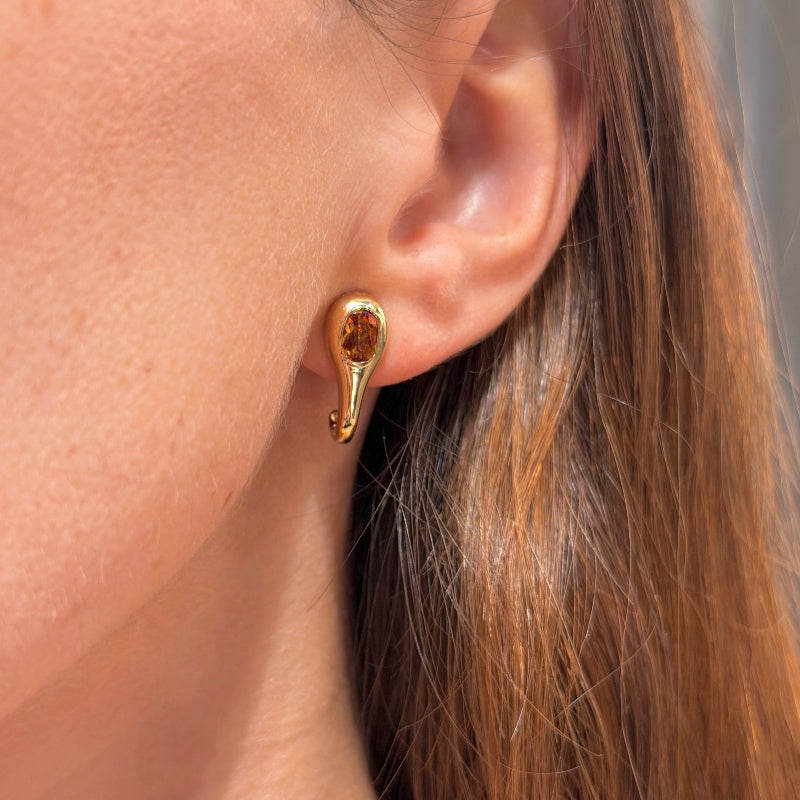 Aretes con ovalo de citrina y oro amarillo de 14 quilates