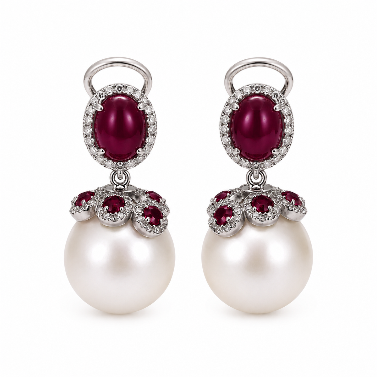 Aretes de diamantes estilo flor con esmeralda y perla