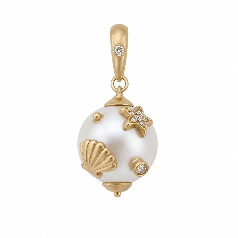 Dije perla con estrella de mar, conchita y diamantes en oro amarillo