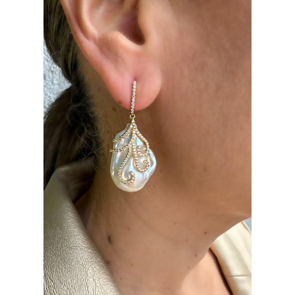Baroque Pearl & Diamonds in Yellow Gold Earrings