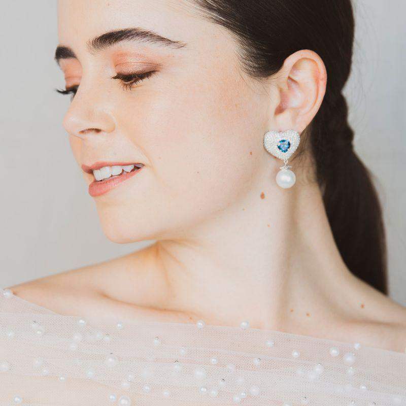 Aretes de perla con corazón de topacio azul Londres y diamantes