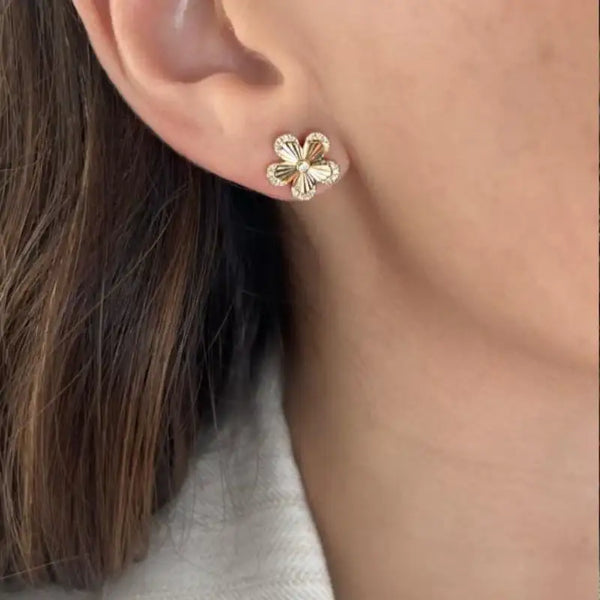 Aretes flores de 14k oro amarillo flute con diamantes