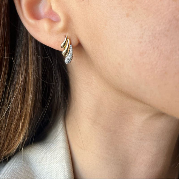 Aretes con tres gotas de 14k oro y diamantes