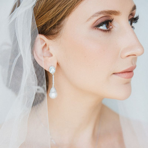 Aretes largos de ovalo aguamarina con perlas y diamantes