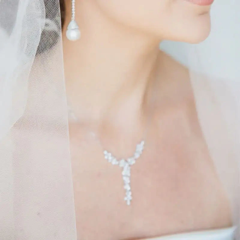 Lariat White Leaves on 18K Gold Necklace