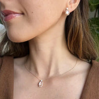 Conjunto aretes y collar de madreperla con oro rosa