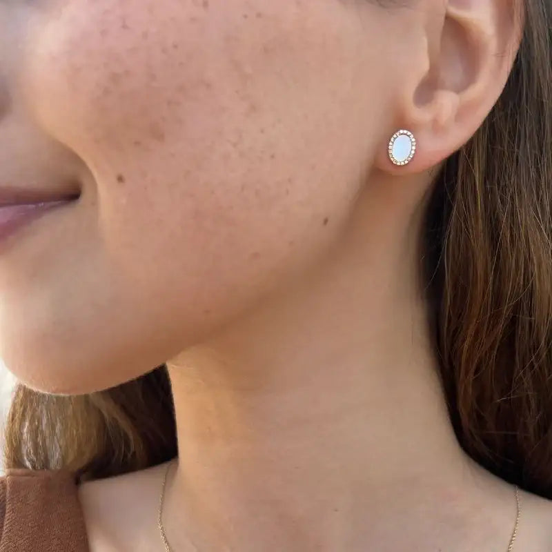 Conjunto collar y aretes óvalos de madreperla con diamantes