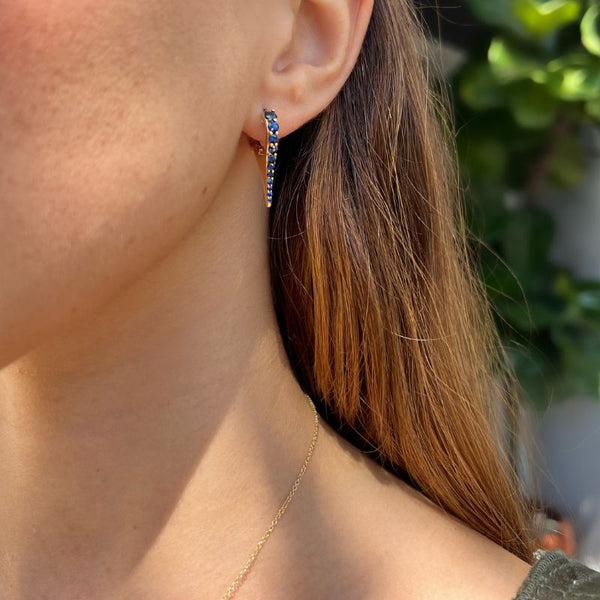 Arete con forma de espiga con zafiros y 14k oro amarillo