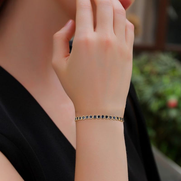 Brazalete de oro amarillo con madreperla y diamantes
