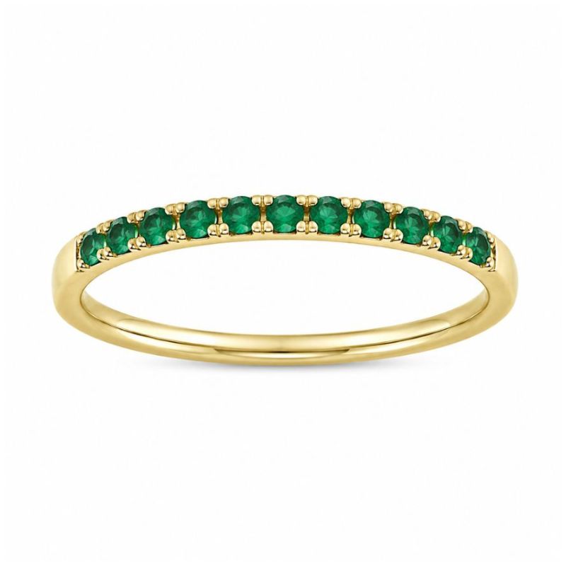 Anillo con esmeralda como piedra de nacimiento en mayo con oro amarillo de 14 quilates