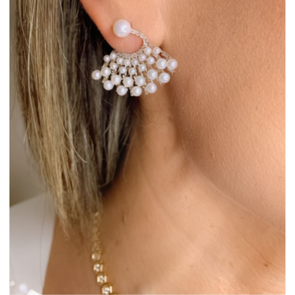 14K White Gold with Pearl Earrings, elegant vintage style designe.