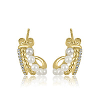 Diamonds and Pearls Studs for beautiful for every day.  14K Yellow Gold weight: 3.41 grams 28 Diamond: 0.15 ct 10 Pearls: 1.57 ct Gold Post 