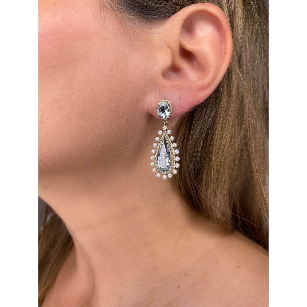 This pair of earrings are perfect for special occasions, this design gives the piece a feminine touch.  14K Yellow Gold: 5.90 g Diamond total weight: 154 D 0.39 4 Aquamarine: 12.25 36 Pearl: 1.00