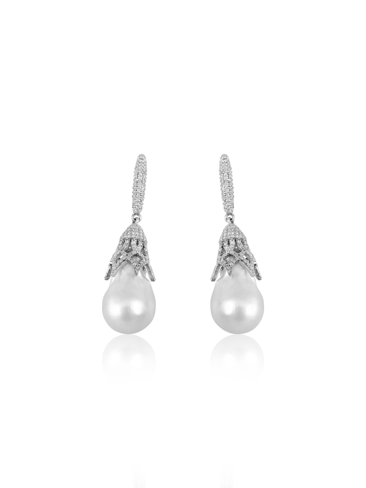 This pair of earrings are perfect for Diamonds & Baroque Pearl, this design gives the piece an elegant touch.  Diamond: 2.14 ct Pearl Barroque: 60.38 Silver with Rhodium Plated weight: 8.28 grams Gold Post
