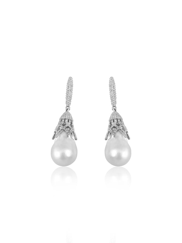 This pair of earrings are perfect for Diamonds & Baroque Pearl, this design gives the piece an elegant touch.  Diamond: 2.14 ct Pearl Barroque: 60.38 Silver with Rhodium Plated weight: 8.28 grams Gold Post
