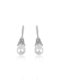 This pair of earrings are perfect for Diamonds & Baroque Pearl, this design gives the piece an elegant touch.  Diamond: 2.14 ct Pearl Barroque: 60.38 Silver with Rhodium Plated weight: 8.28 grams Gold Post